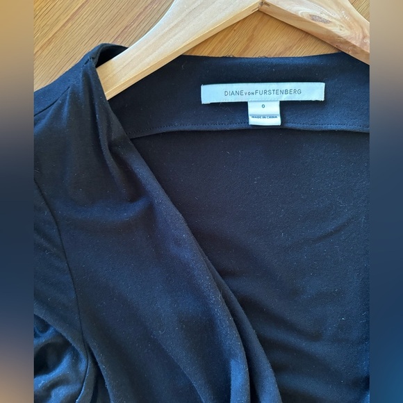 Diane von Furstenberg New Two Black Wrap
Front 3/4 Sleeve V Neck Mini Dress sz 0 - Picture 3 of 7